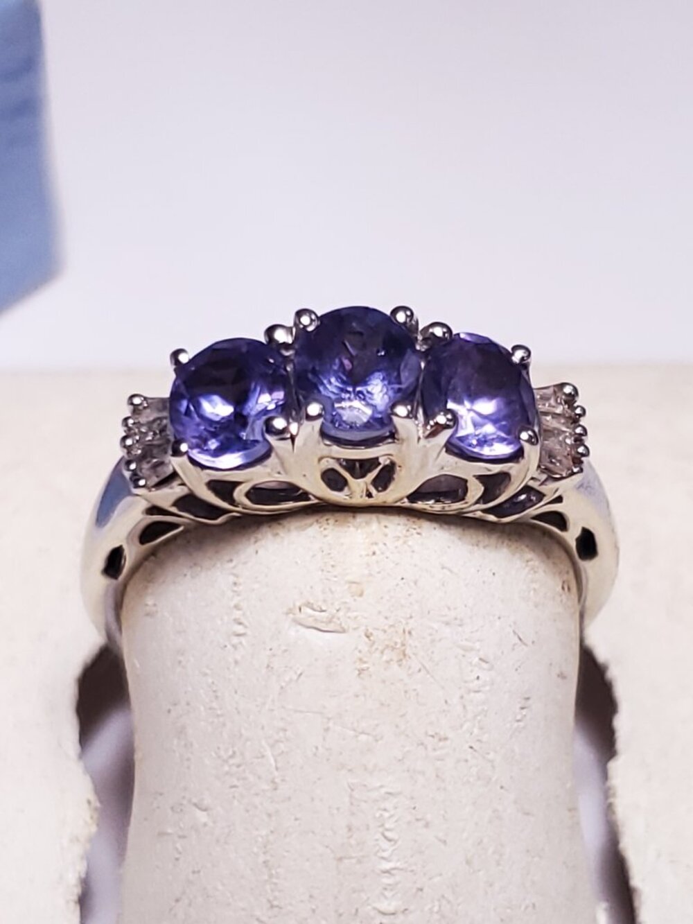 Estate 1.20ctw Natural Oval Tanzanite & Bg Diamond Fancy sides 10Kt WG Ring24206